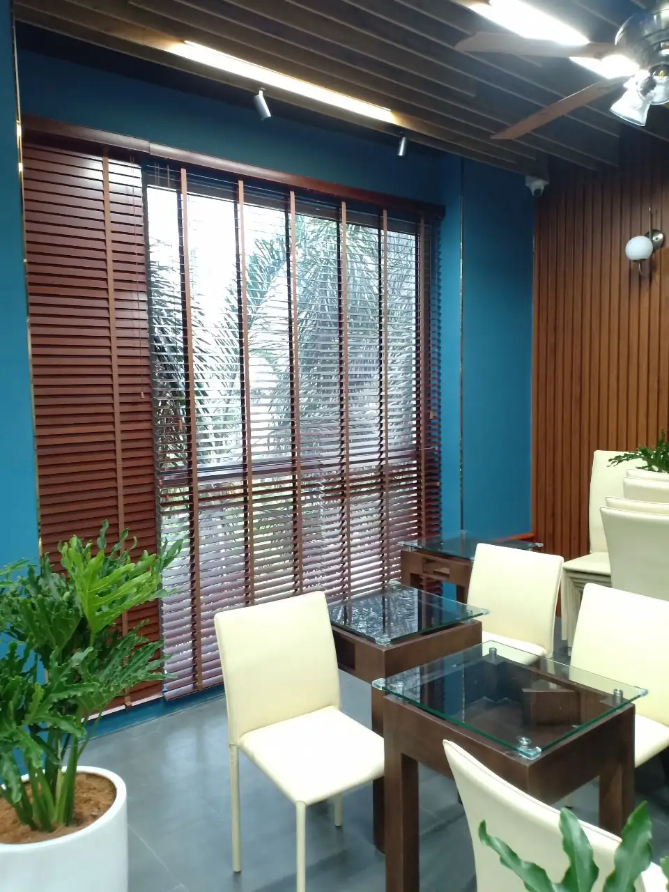 public/projects/Rèm sáo gỗ cho anh trai quán Cafe Vinhome Tân Cảng, quận 2 - 1.webp